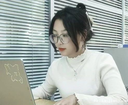 穿白色衣服的女人 AI 生成的内容可能不正确。