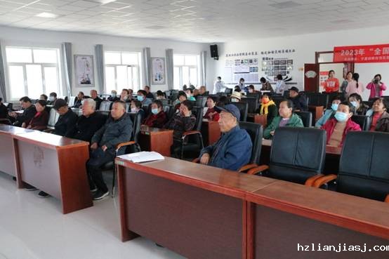 会议室里的人们描述已自动生成