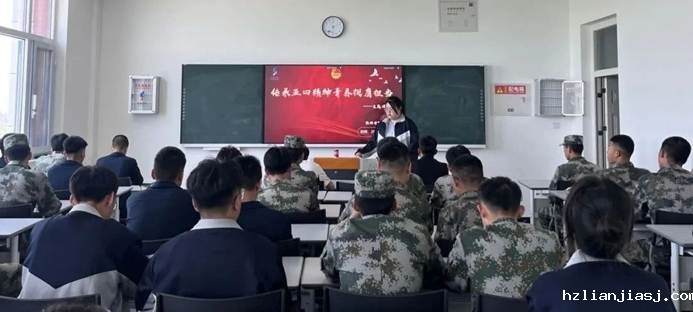 一群人在开会 AI 生成的内容可能不正确。